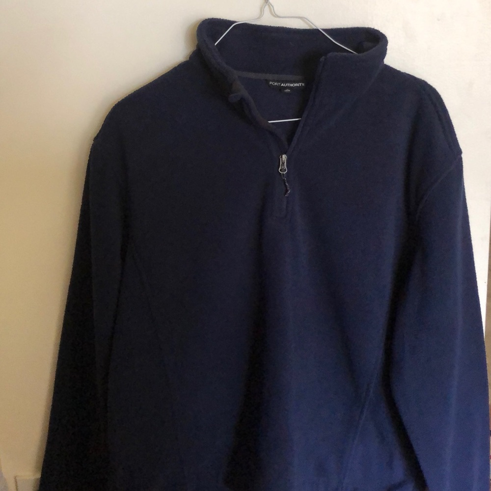 NWOT- Men’s Fleece Pullover Top